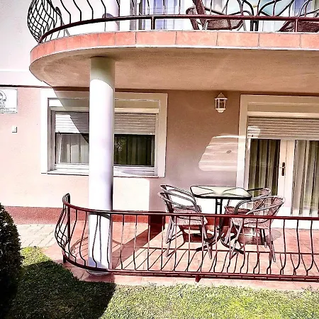 Апартаменты Berke Apartman *