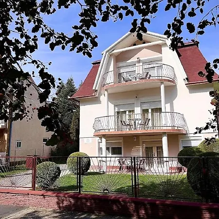 Berke Apartman Апартаменты Залакарош